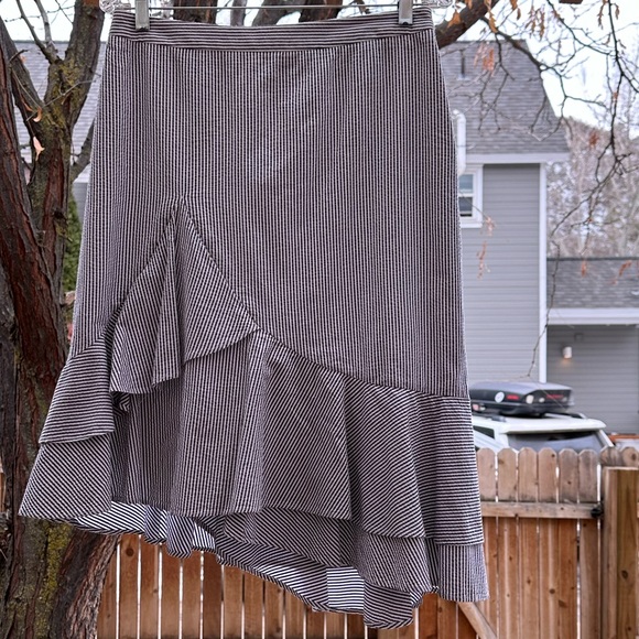 Banana Republic Striped Seersucker High Low Ruffle Hem Lined Midi Skirt size 6 - Picture 3 of 16